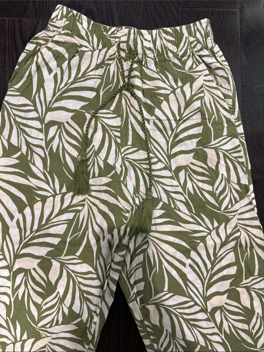 Tahari Olive Green and White Leaf Print Wide Leg Pants - Picture 3 of 5